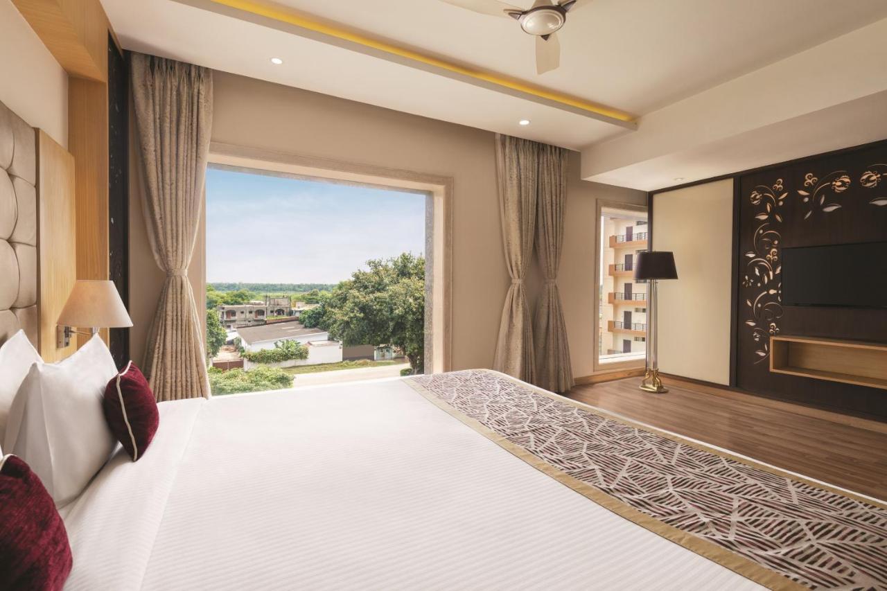 Ramada By Wyndham Varanasi Katesar Chandauli Eksteriør billede