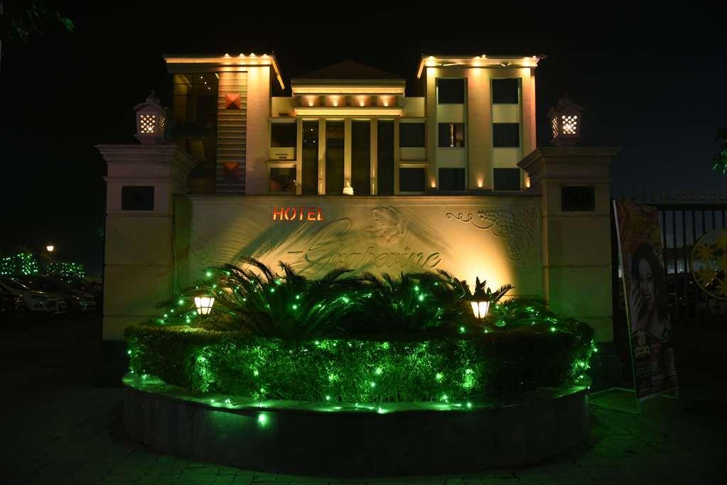 Ramada By Wyndham Varanasi Katesar Chandauli Eksteriør billede