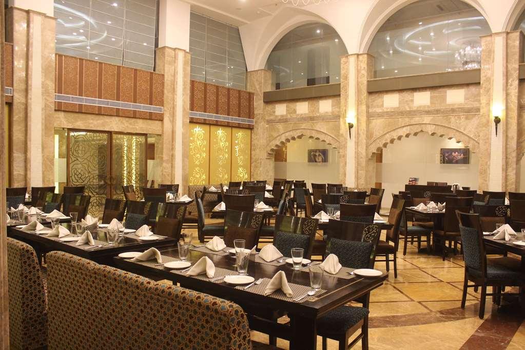 Ramada By Wyndham Varanasi Katesar Chandauli Restaurant billede