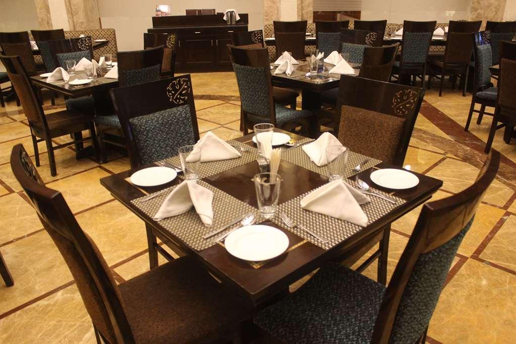 Ramada By Wyndham Varanasi Katesar Chandauli Restaurant billede